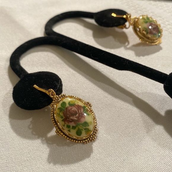 Vintage Gold And Floral Cabochon Earrings - Picture 2 of 6